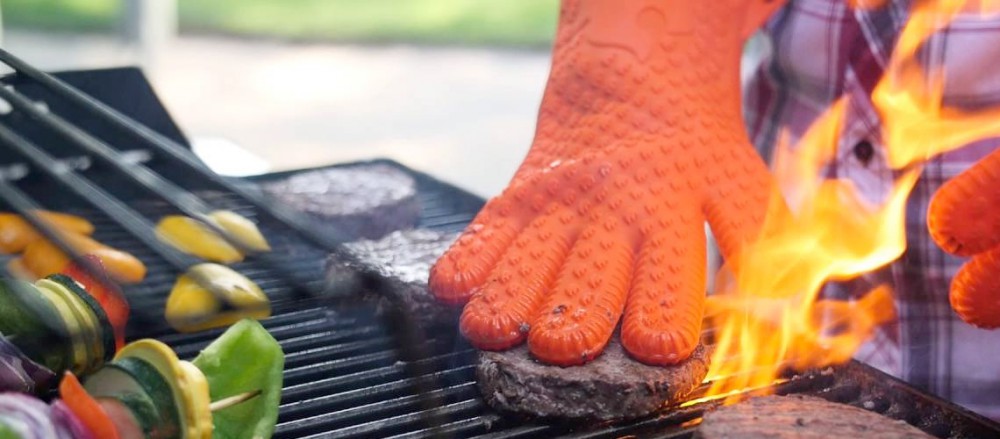 Types of Grilling Gloves and How to Choose the BEST ONE?