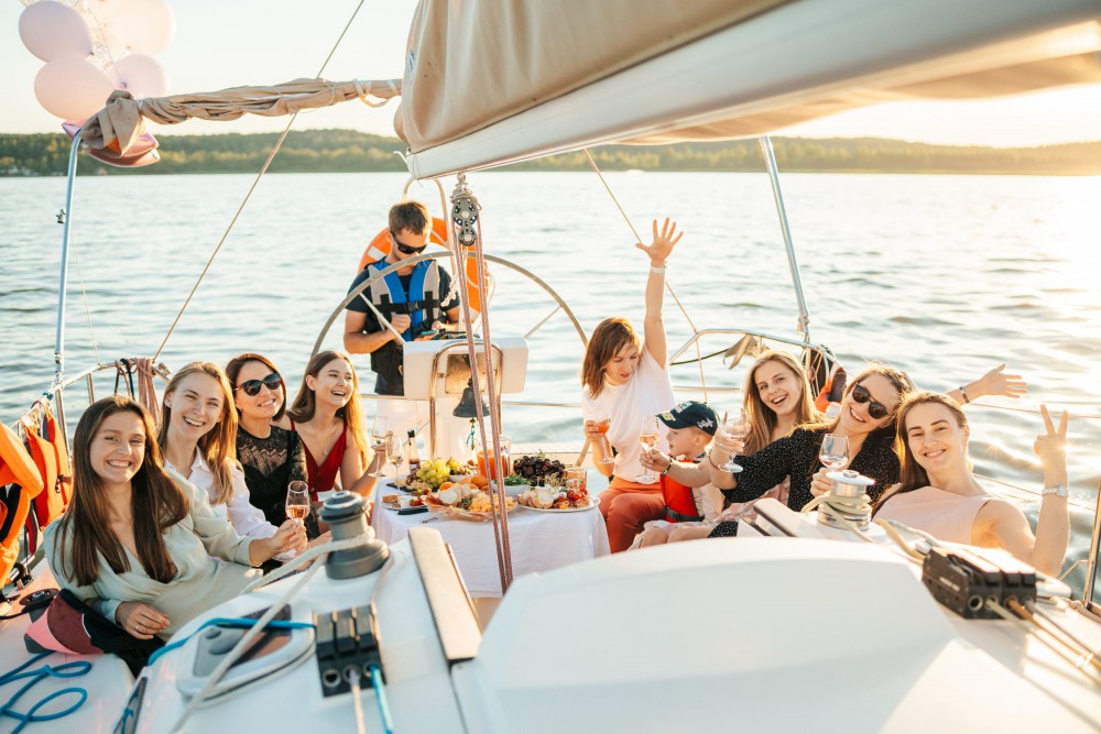5 Reasons To Choose a Bareboat Charter for Your Vacation